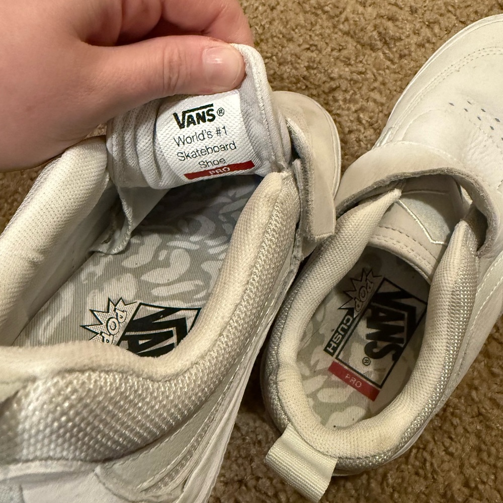 White vans - Picture 3 of 5